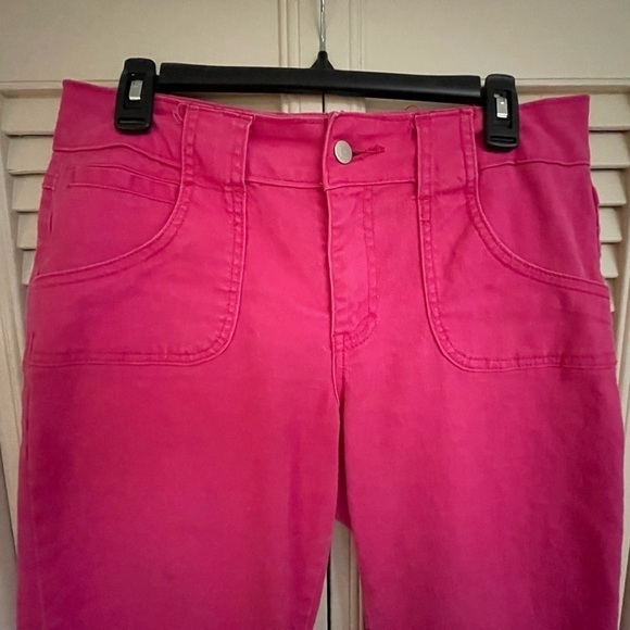 CATO, WOMENS CAPRIS. SIZE 12. PINK COLOR. - Picture 3 of 4